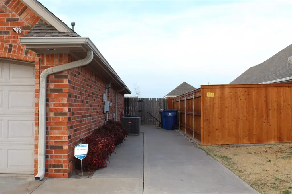 Photo 4 — 2123 Mallard Avenue, Duncan, OK 73533