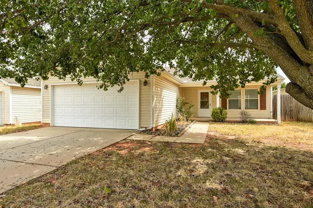 Photo 2 — 1209 Briar Patch Way, Norman, OK 73071