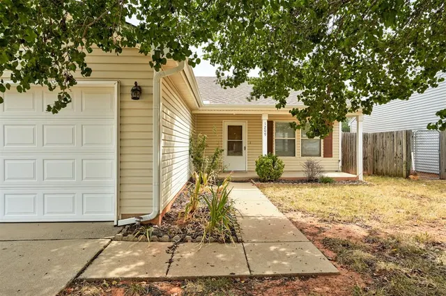 Photo 3 — 1209 Briar Patch Way, Norman, OK 73071