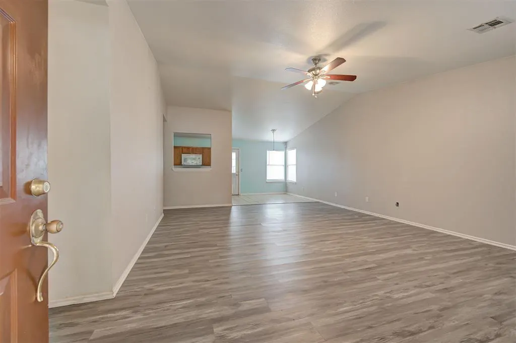 Photo 5 — 1209 Briar Patch Way, Norman, OK 73071