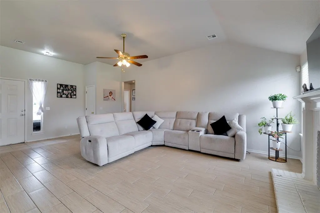 Photo 9 — 1545 Tudor Drive, Moore, OK 73160