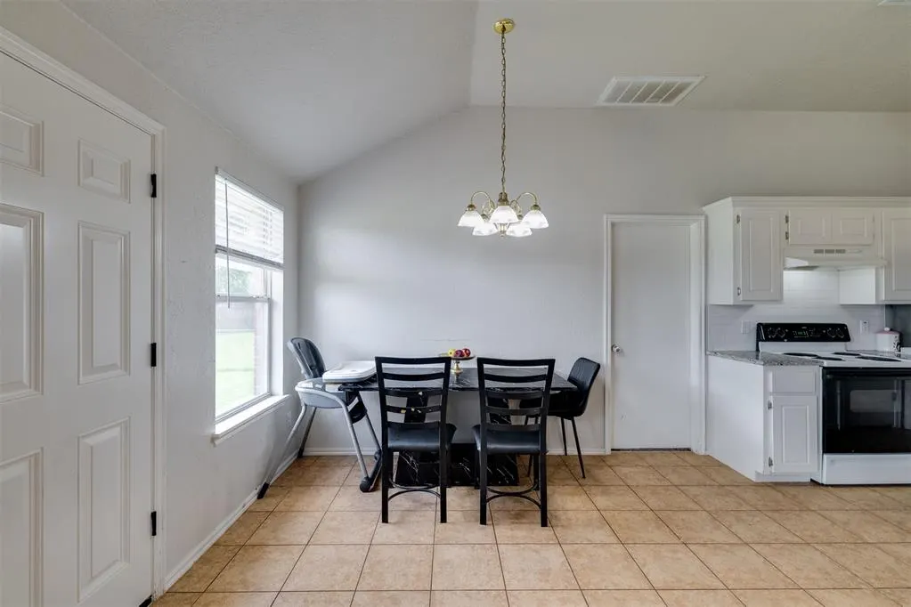 Photo 11 — 1545 Tudor Drive, Moore, OK 73160