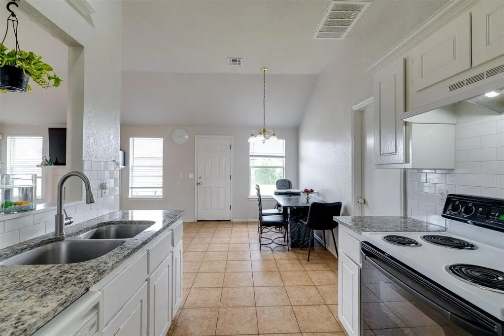 Photo 18 — 1545 Tudor Drive, Moore, OK 73160