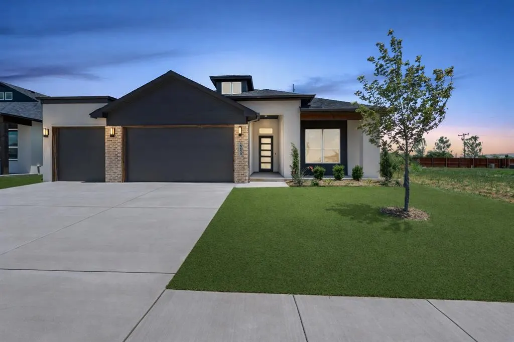 Photo 2 — 15600 Rockwell Park Lane, Edmond, OK 73013
