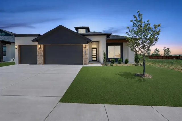 Photo 2 — 15600 Rockwell Park Lane, Edmond, OK 73013
