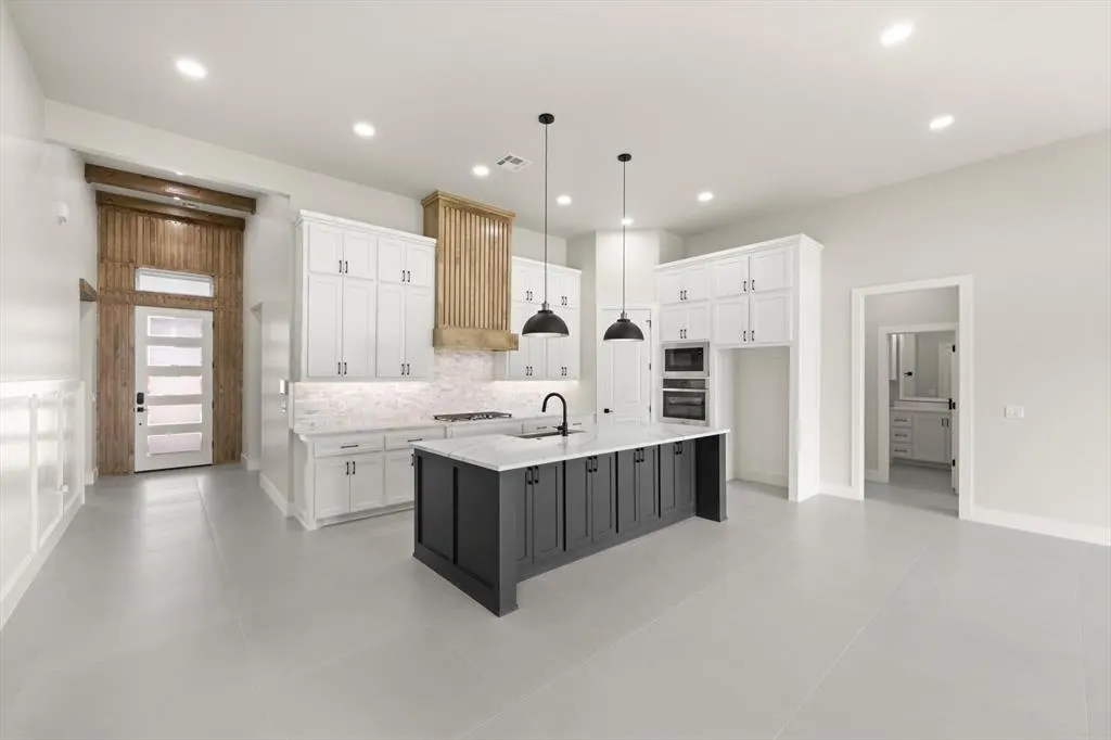 Photo 12 — 15600 Rockwell Park Lane, Edmond, OK 73013