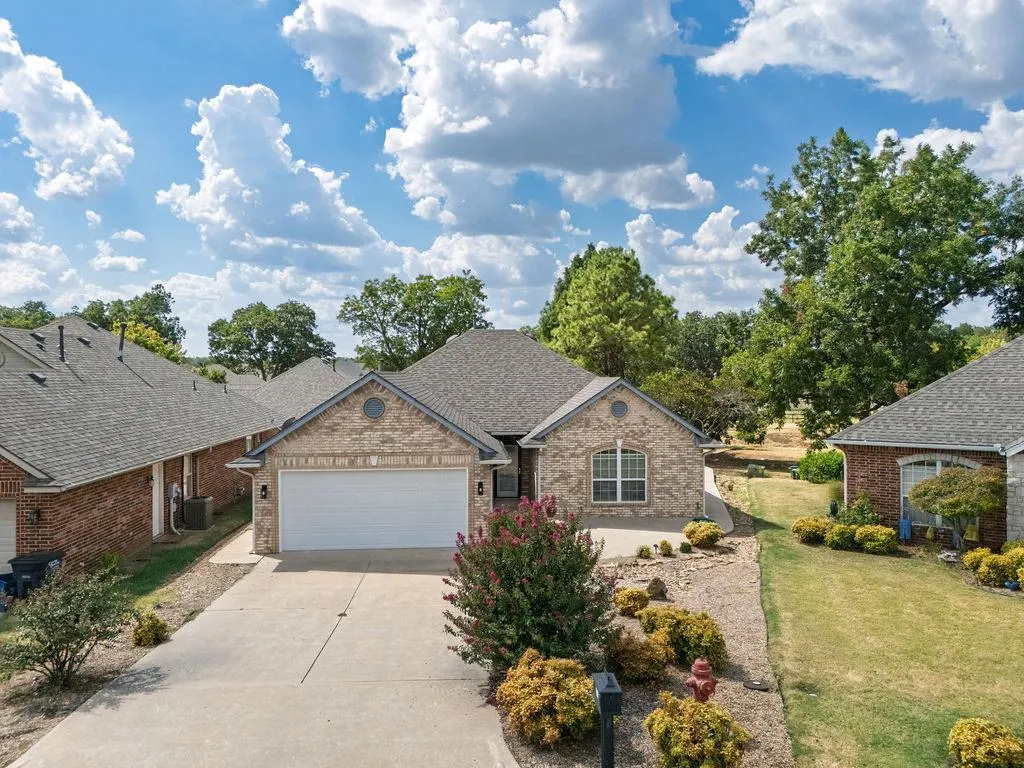 Photo 3 — 1714 Bridlewood Court, Shawnee, OK 74804