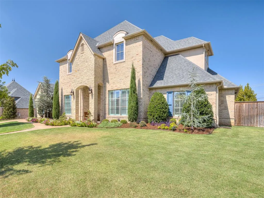 Photo 2 — 509 Oak Summit Road, Edmond, OK 73025