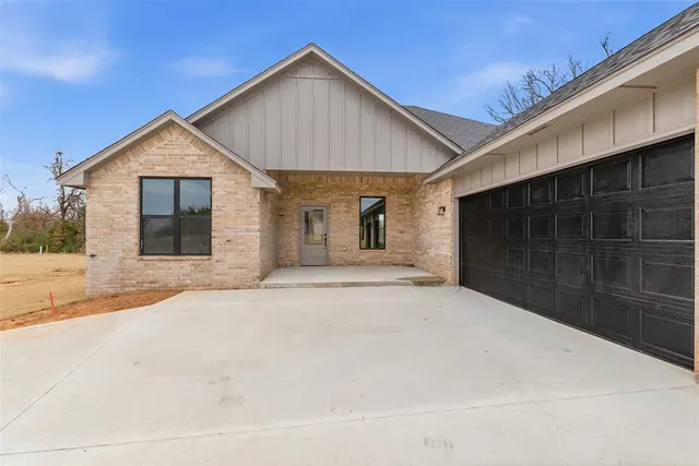 Photo 2 — 20202 NE 22nd Street, Harrah, OK 73045