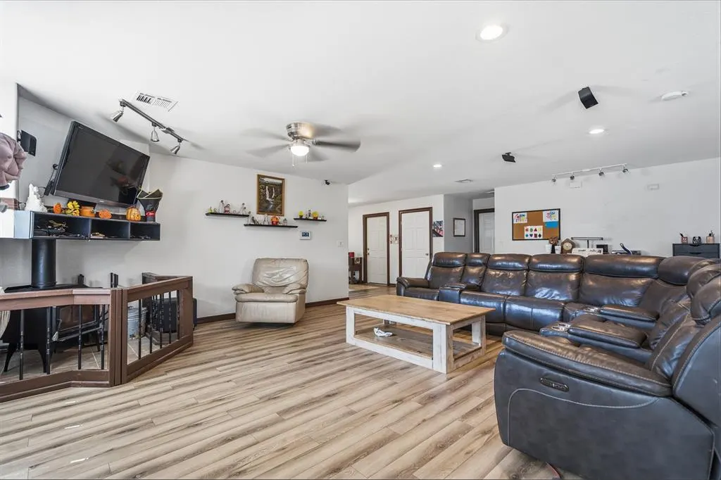 Photo 5 — 1601 Ward Road, Ardmore, OK 73401