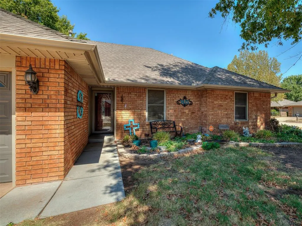 Photo 3 — 1425 Chimney Hill Road, Yukon, OK 73099