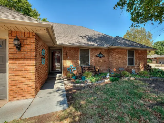Photo 3 — 1425 Chimney Hill Road, Yukon, OK 73099