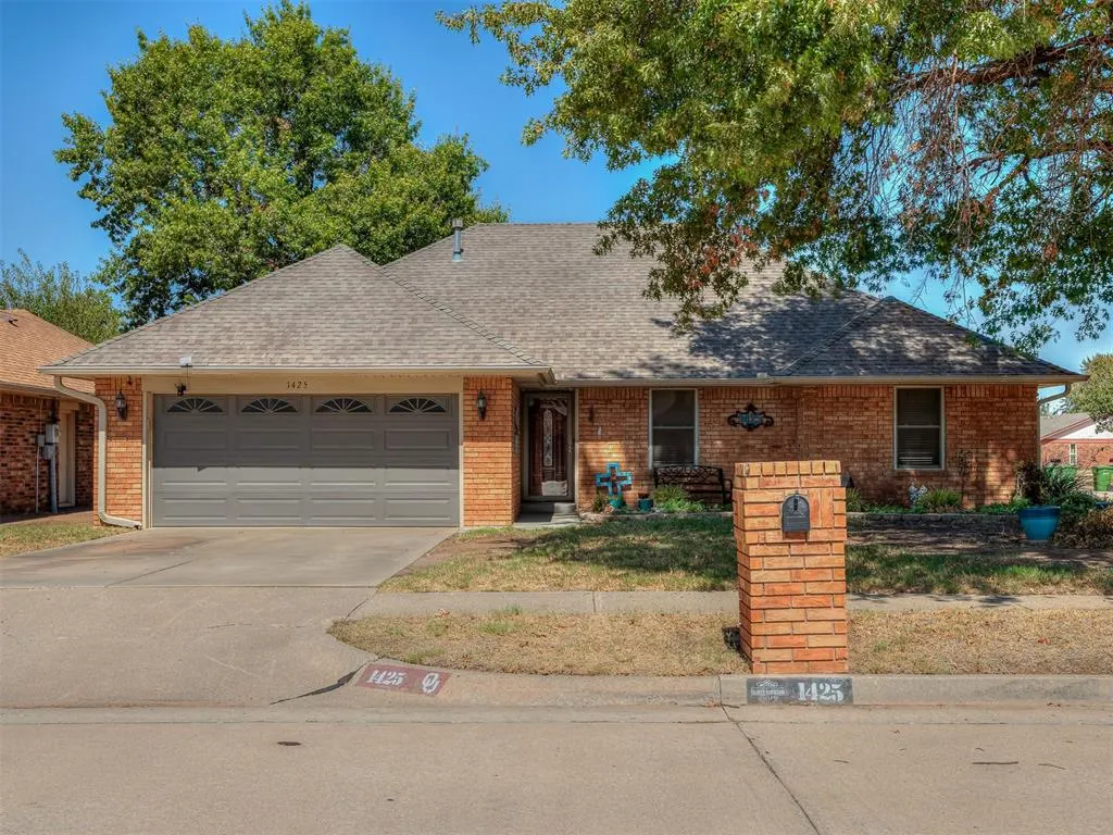Front exterior — 1425 Chimney Hill Road, Yukon, OK 73099