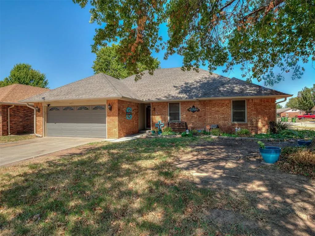 Photo 2 — 1425 Chimney Hill Road, Yukon, OK 73099