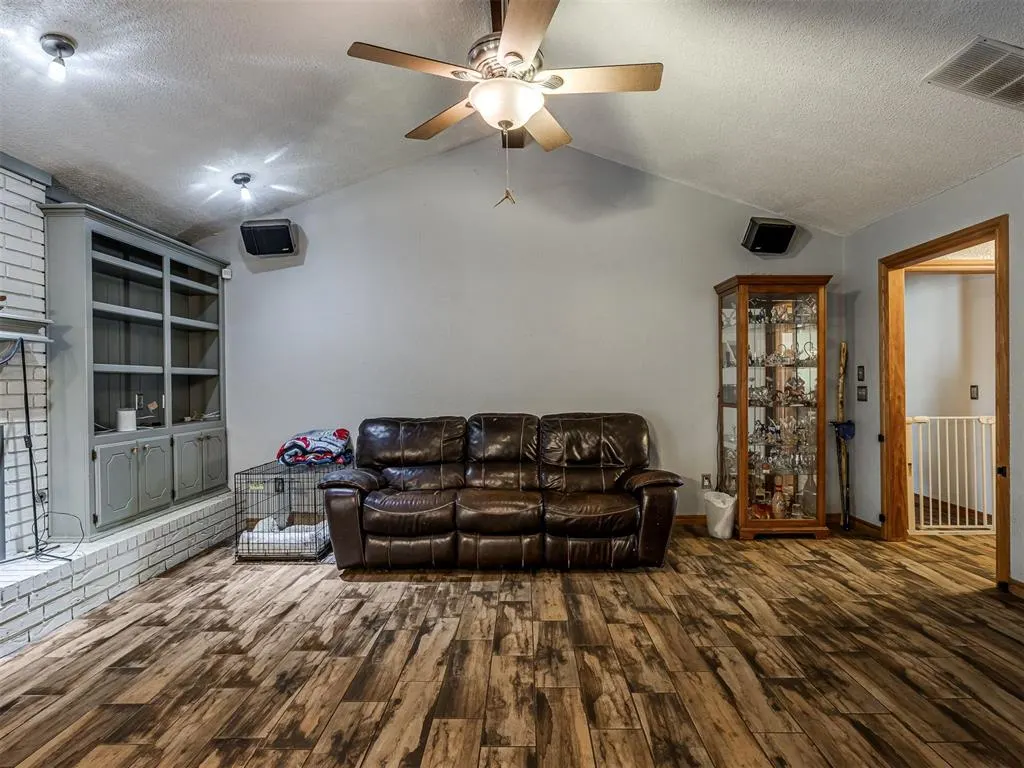 Photo 7 — 1425 Chimney Hill Road, Yukon, OK 73099