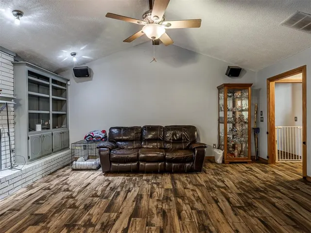 Photo 7 — 1425 Chimney Hill Road, Yukon, OK 73099