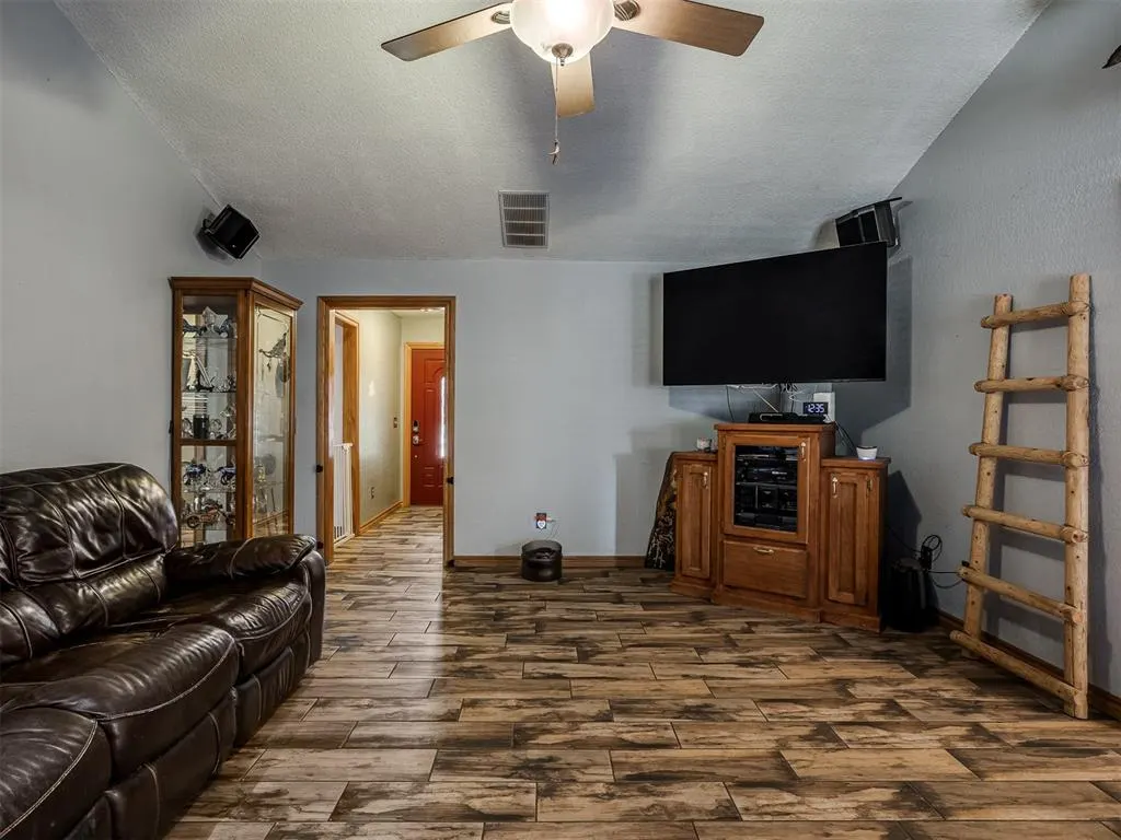 Photo 9 — 1425 Chimney Hill Road, Yukon, OK 73099