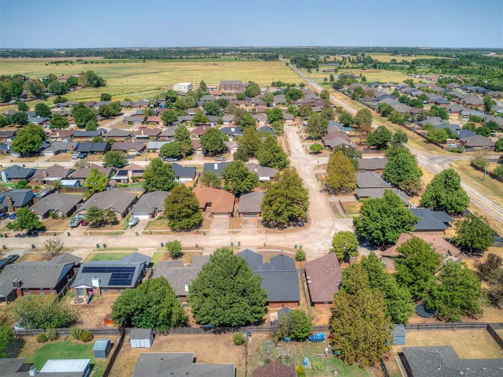 Photo 41 — 1425 Chimney Hill Road, Yukon, OK 73099