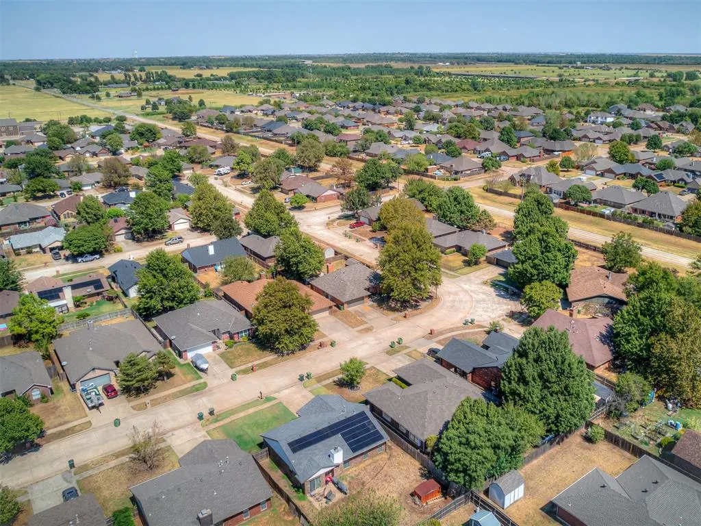 Photo 42 — 1425 Chimney Hill Road, Yukon, OK 73099