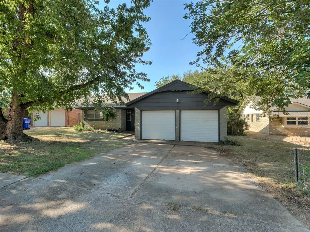 Photo 2 — 1414 Princeton Circle, Norman, OK 73071