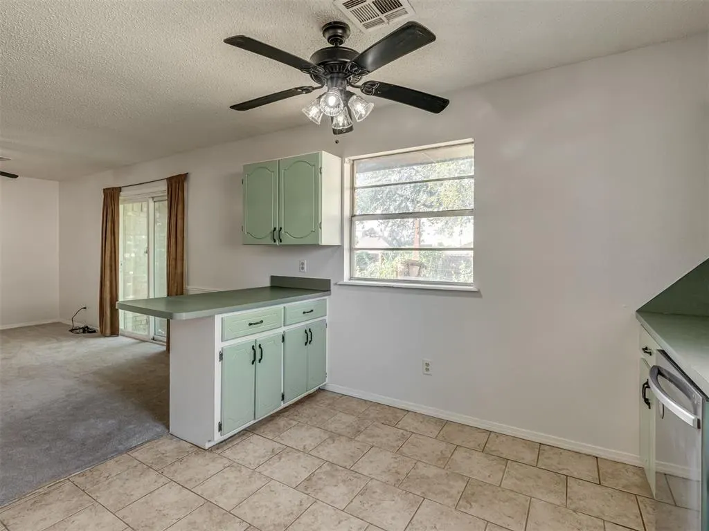 Photo 11 — 1414 Princeton Circle, Norman, OK 73071