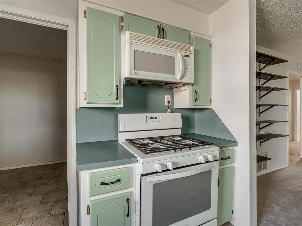 Photo 12 — 1414 Princeton Circle, Norman, OK 73071