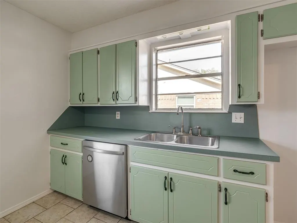 Photo 13 — 1414 Princeton Circle, Norman, OK 73071