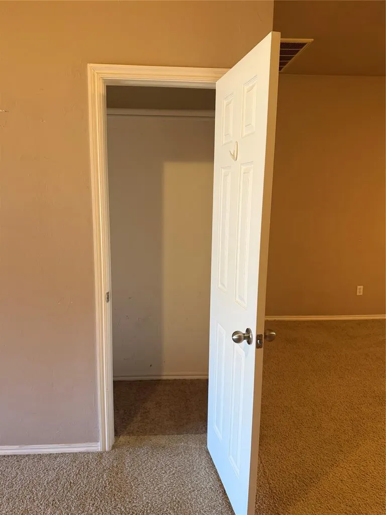 Photo 4 — 400 S Castle Ridge Lane, Mustang, OK 73064
