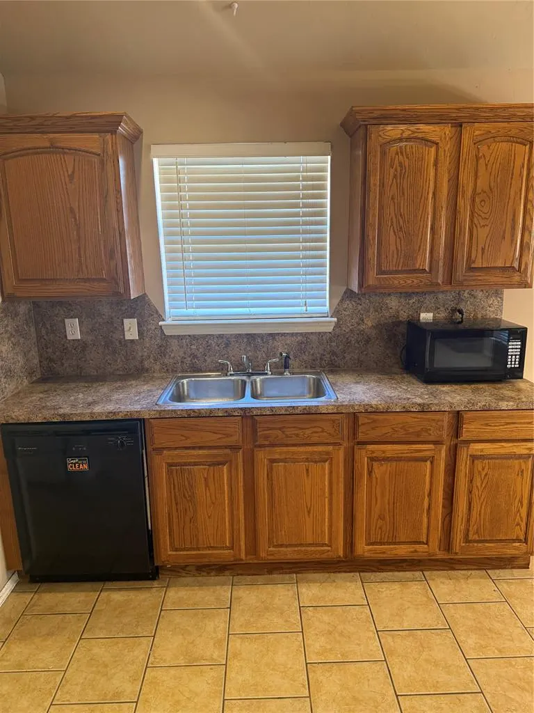 Photo 10 — 400 S Castle Ridge Lane, Mustang, OK 73064