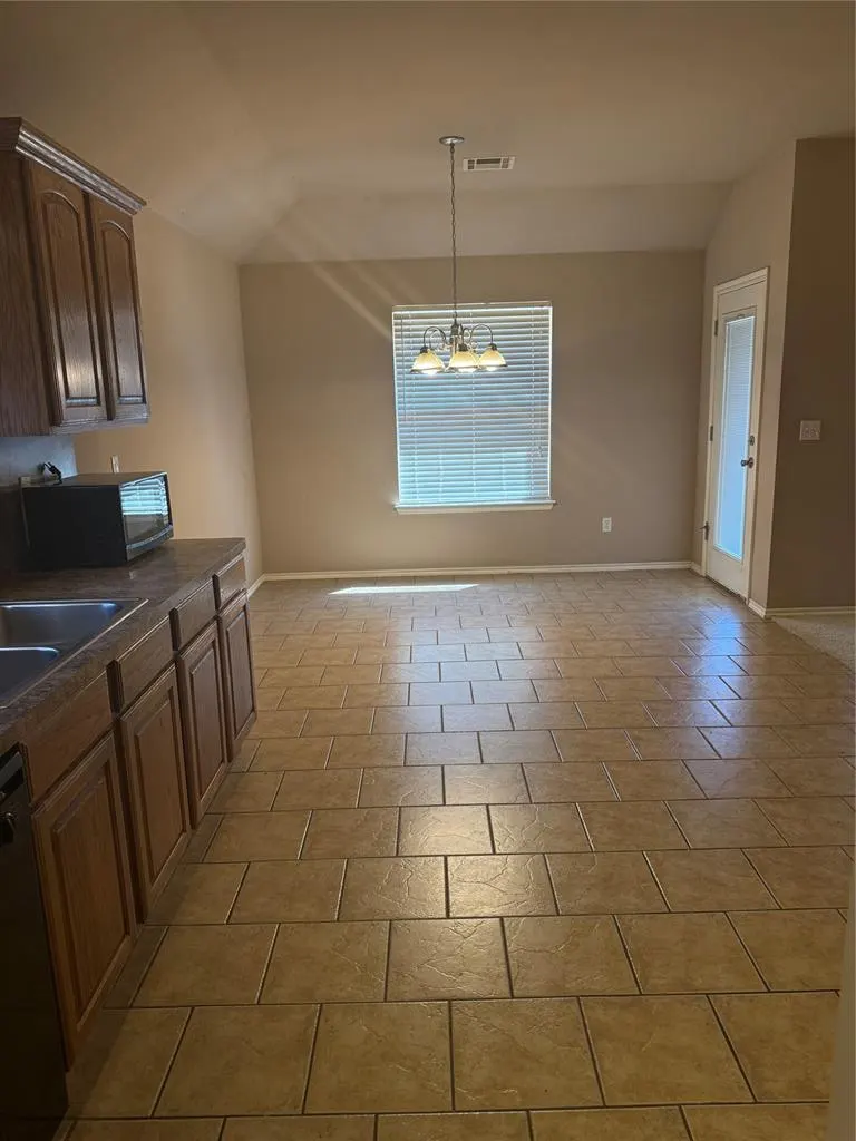 Photo 12 — 400 S Castle Ridge Lane, Mustang, OK 73064