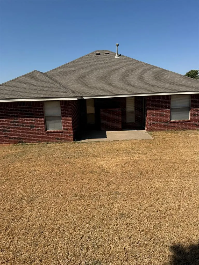 Photo 32 — 400 S Castle Ridge Lane, Mustang, OK 73064