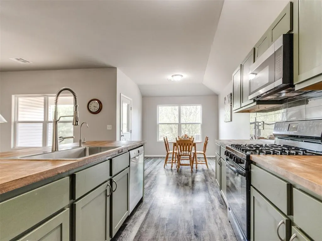 Photo 11 — 9445 SW 37th Street, Oklahoma City, OK 73179