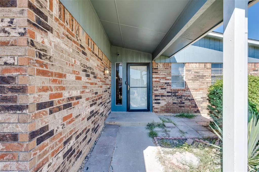 Photo 2 — 4901 Washington Square, Oklahoma City, OK 73135