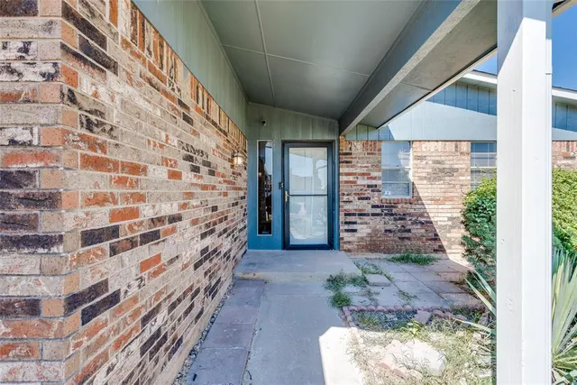 Photo 2 — 4901 Washington Square, Oklahoma City, OK 73135