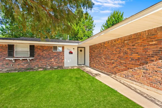 Photo 3 — 3805 N Eagle Lane, Bethany, OK 73008