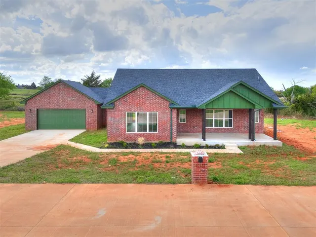 Photo 2 — 10131 S Meadows Lane, Guthrie, OK 73044