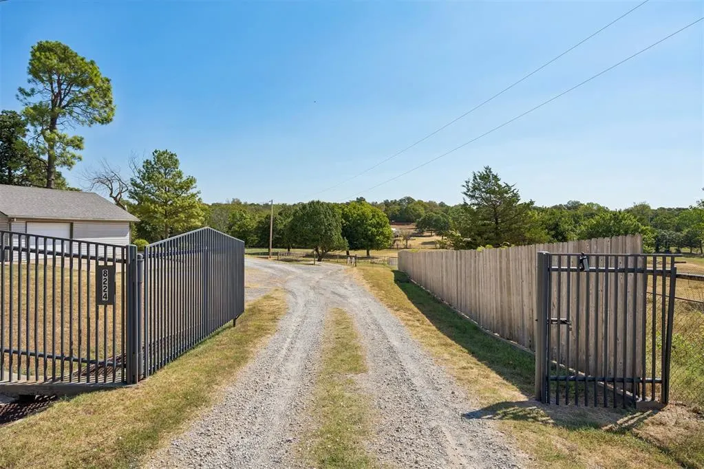 Photo 2 — 8224 Kasbaum Lane, Oklahoma City, OK 73150