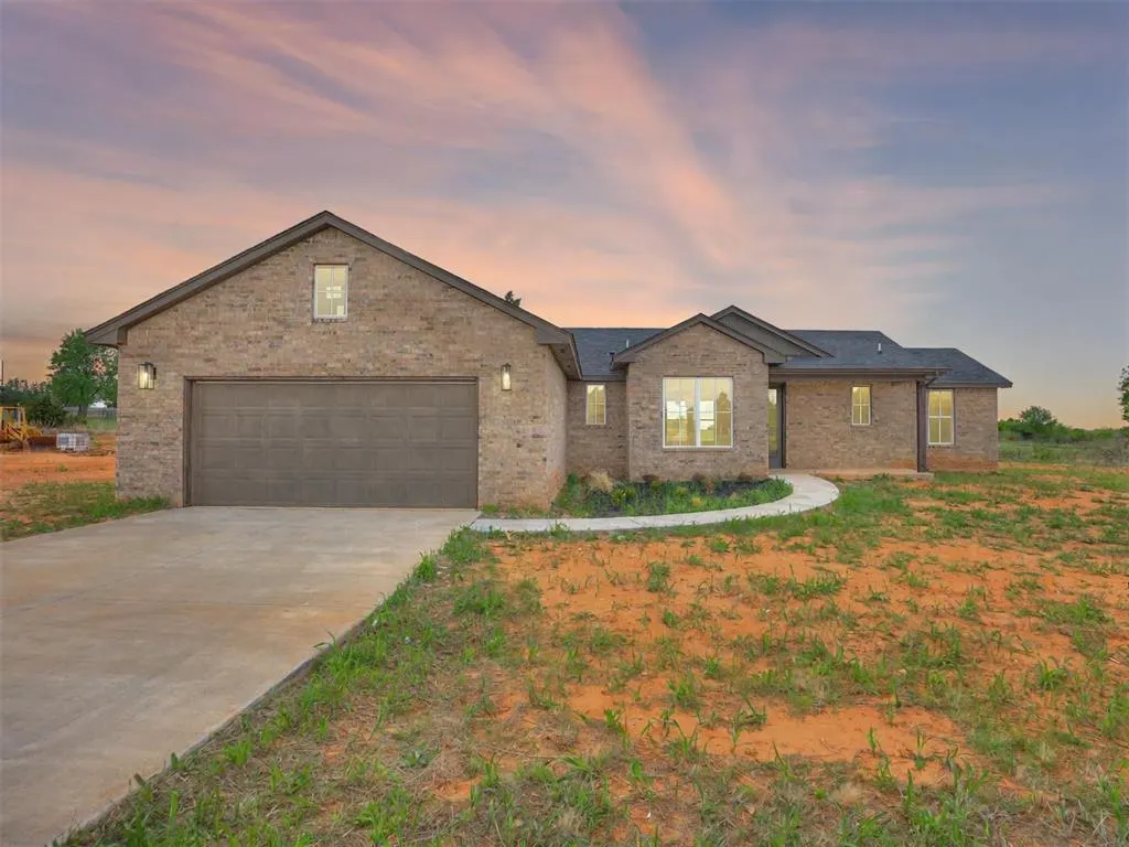 Front exterior — 10191 S Meadows Lane, Guthrie, OK 73044