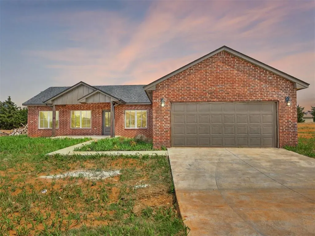 Front exterior — 10190 S Meadows Lane, Guthrie, OK 73044