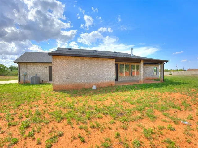 Photo 4 — 10130 S Meadows Lane, Guthrie, OK 73044