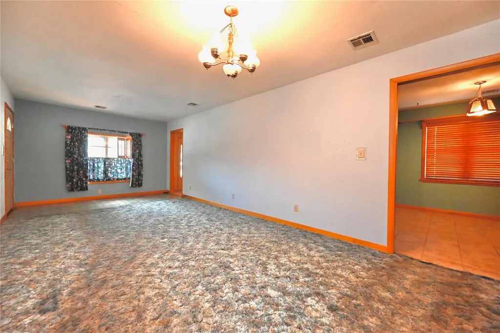 Photo 4 — 815 S 19th Street, Chickasha, OK 73018