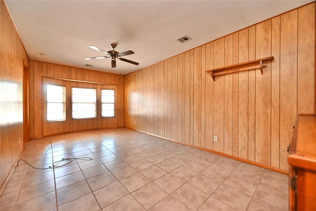 Photo 5 — 815 S 19th Street, Chickasha, OK 73018
