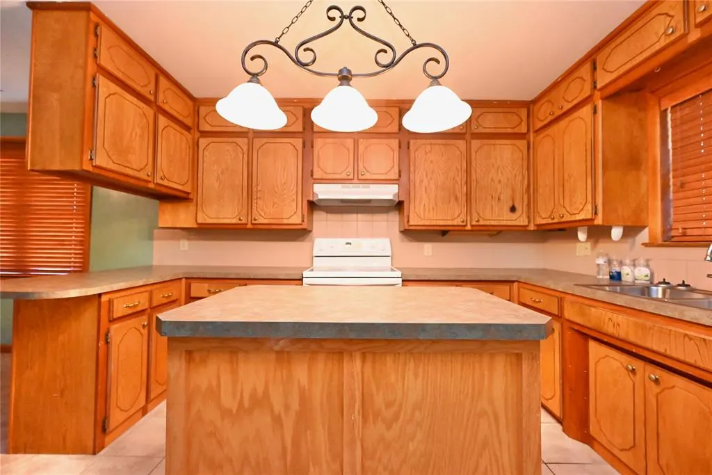 Photo 9 — 815 S 19th Street, Chickasha, OK 73018