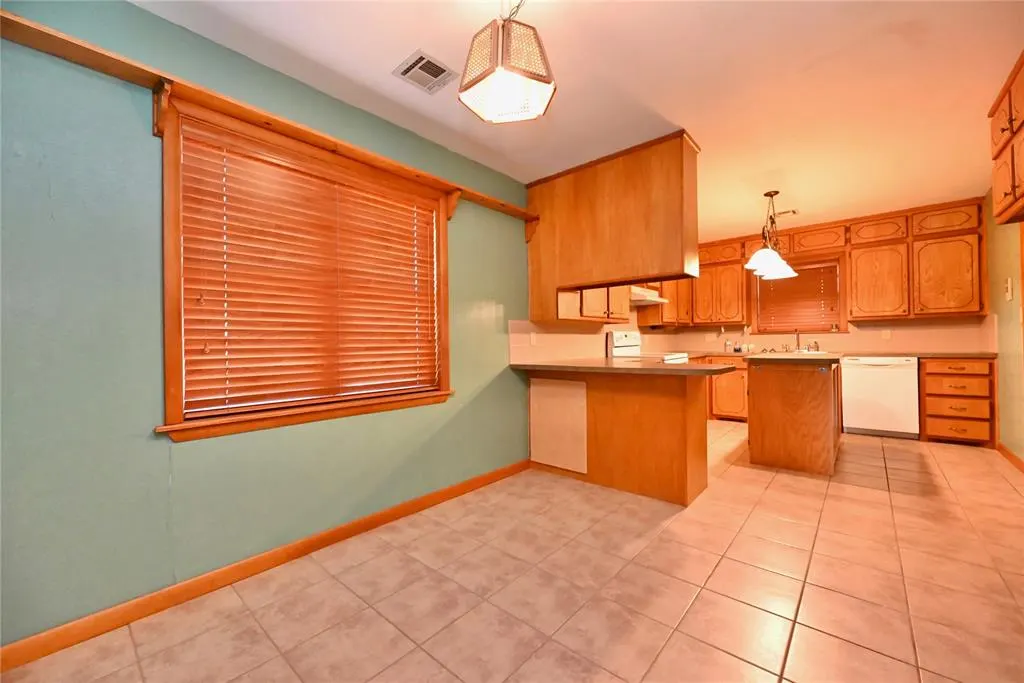 Photo 10 — 815 S 19th Street, Chickasha, OK 73018