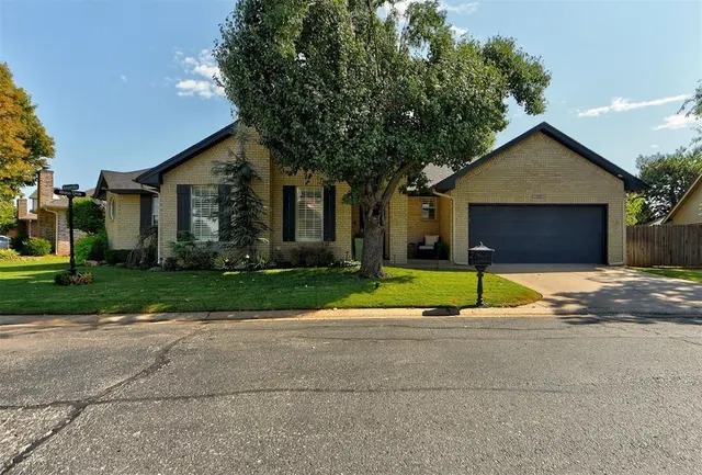 Photo 2 — 11900 Barrywood Drive, Oklahoma City, OK 73120