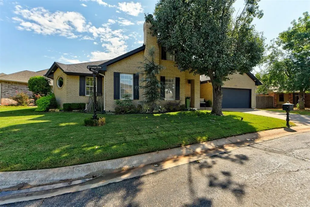 Photo 3 — 11900 Barrywood Drive, Oklahoma City, OK 73120