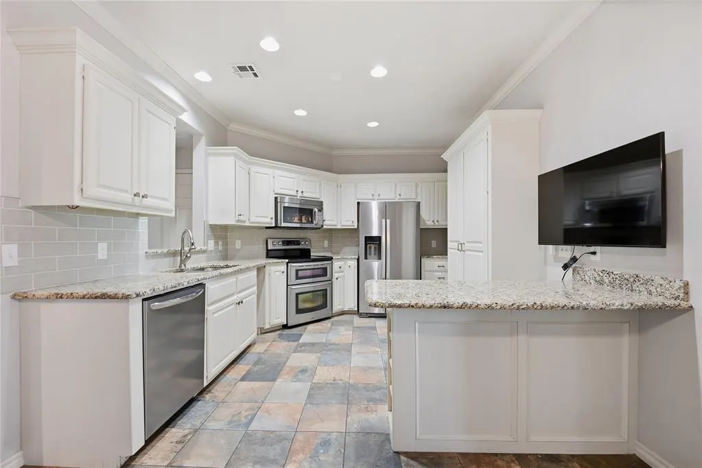 Photo 11 — 11900 Barrywood Drive, Oklahoma City, OK 73120