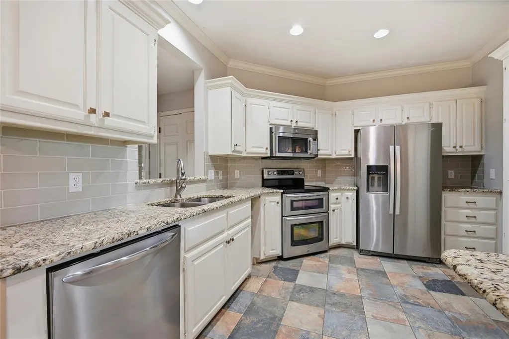 Photo 12 — 11900 Barrywood Drive, Oklahoma City, OK 73120