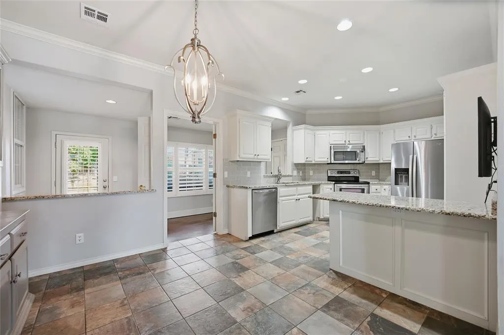 Photo 14 — 11900 Barrywood Drive, Oklahoma City, OK 73120