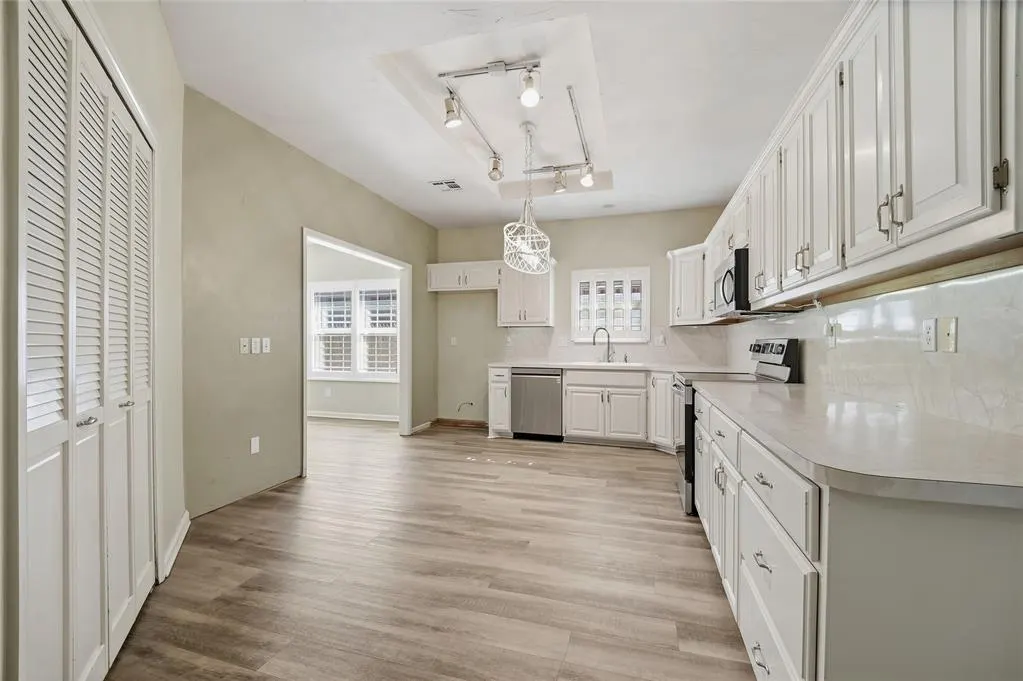 Photo 10 — 11912 Barrywood Drive, Oklahoma City, OK 73120
